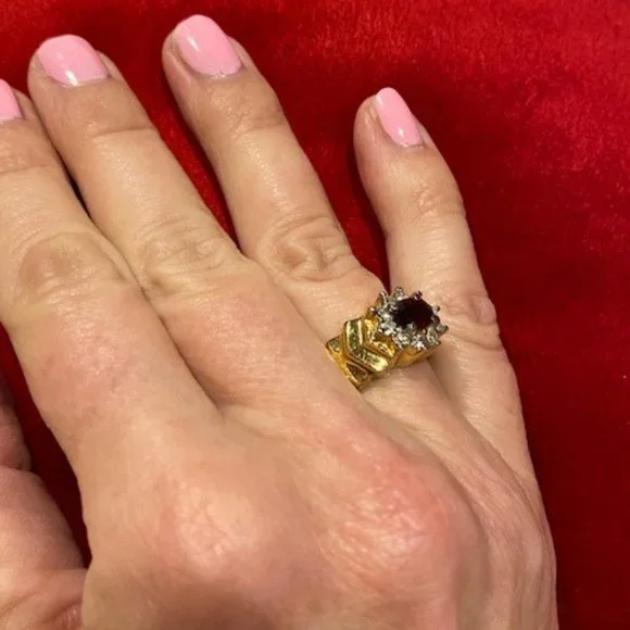 ❤️❤️ VTG Gold Tone Garnet Rhinestone Cocktail RING - Picture 5 of 7